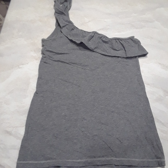 *SOLD* 3/$10 🛍️ Hollister Shirt - Picture 2 of 3